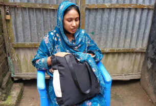 স্ত্রীর অধিকার প্রতিষ্ঠিত করতে স্বামীর বাড়ীতে অনশনে বসেছে নুপুর।